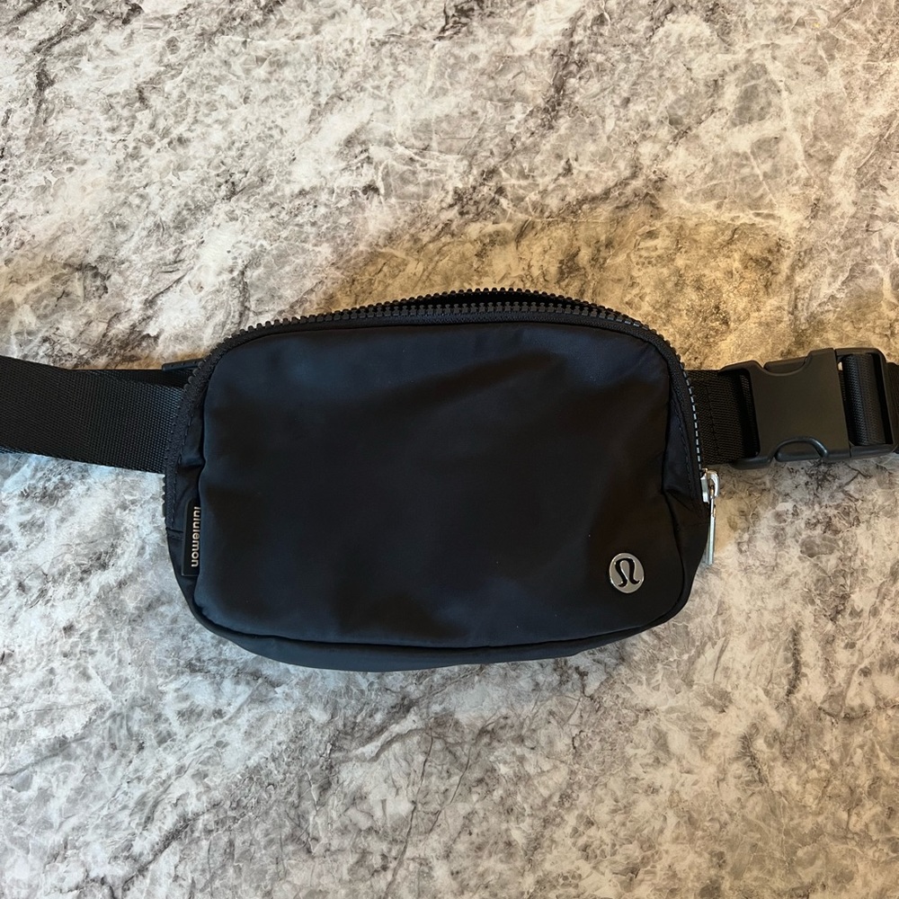 Lululemon black EBB